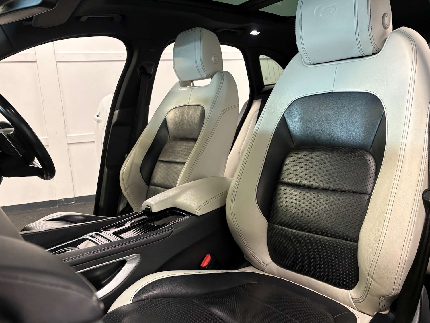 Used Jaguar F-Pace 2017 for sale - 77128997: Photo 50