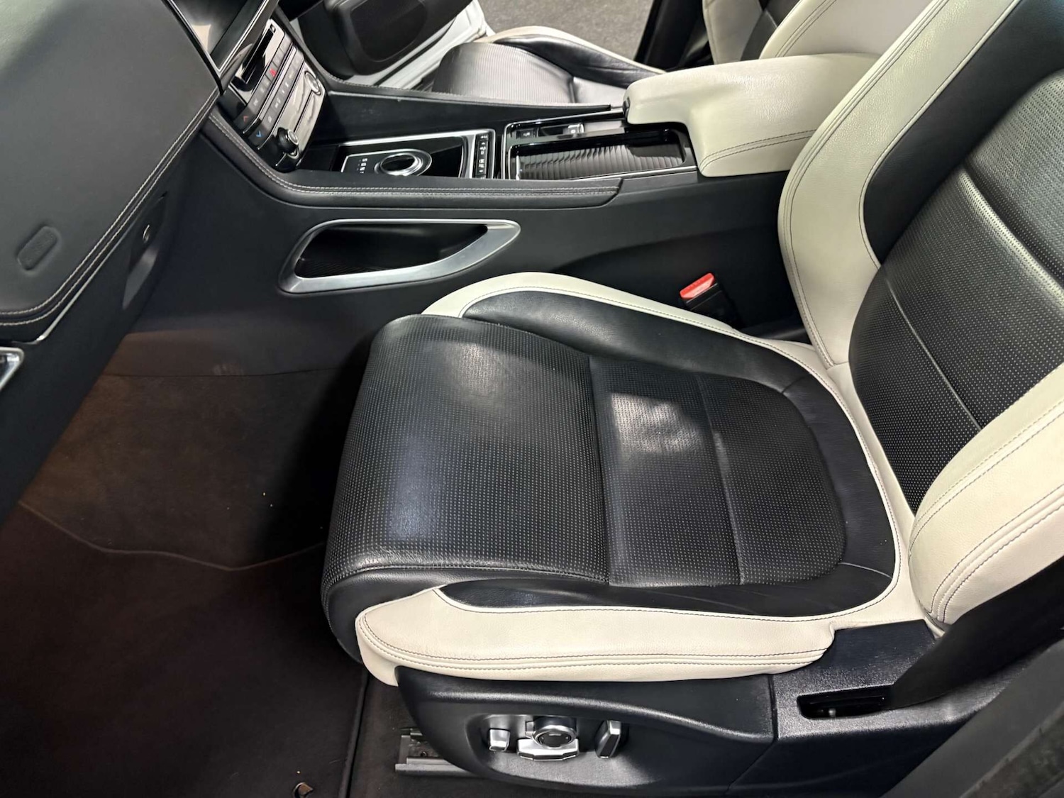 Used Jaguar F-Pace 2017 for sale - 77128997: Photo 52