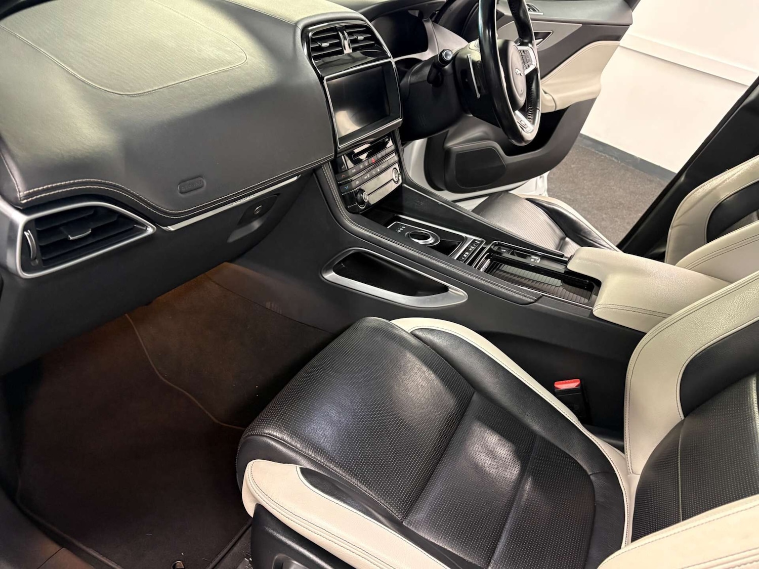 Used Jaguar F-Pace 2017 for sale - 77128997: Photo 56