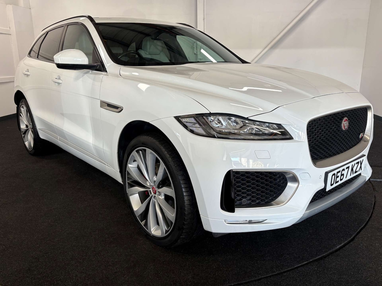 Used Jaguar F-Pace 2017 for sale - 77128997: Photo 6