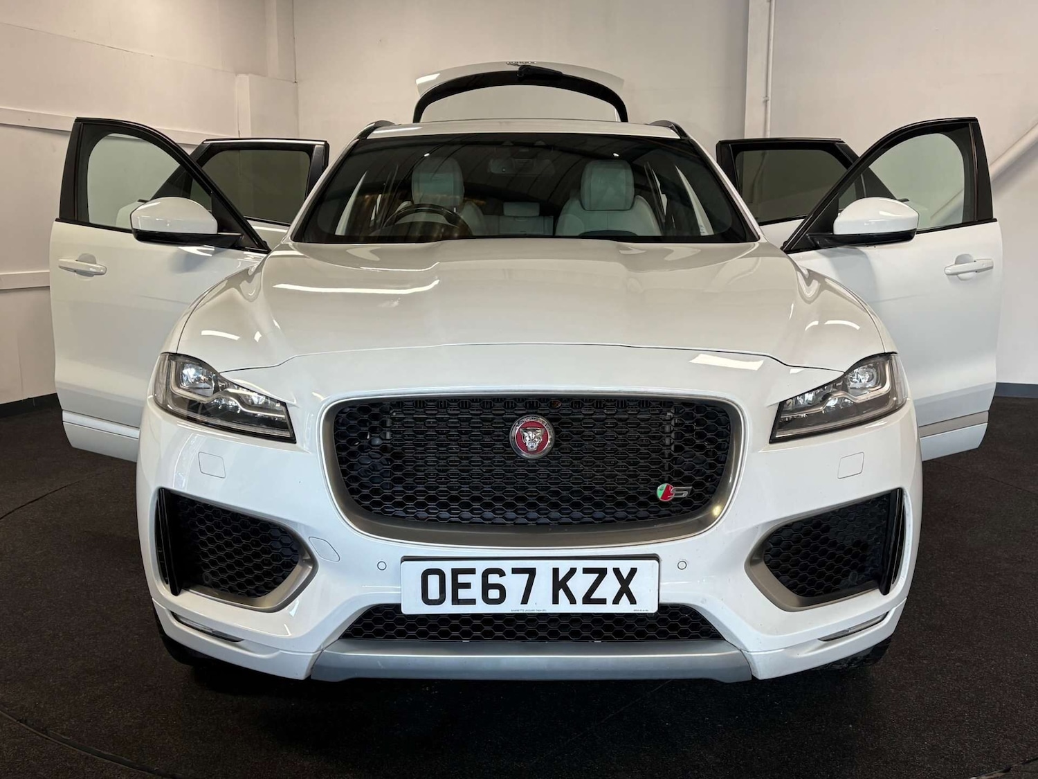 Used Jaguar F-Pace 2017 for sale - 77128997: Photo 8