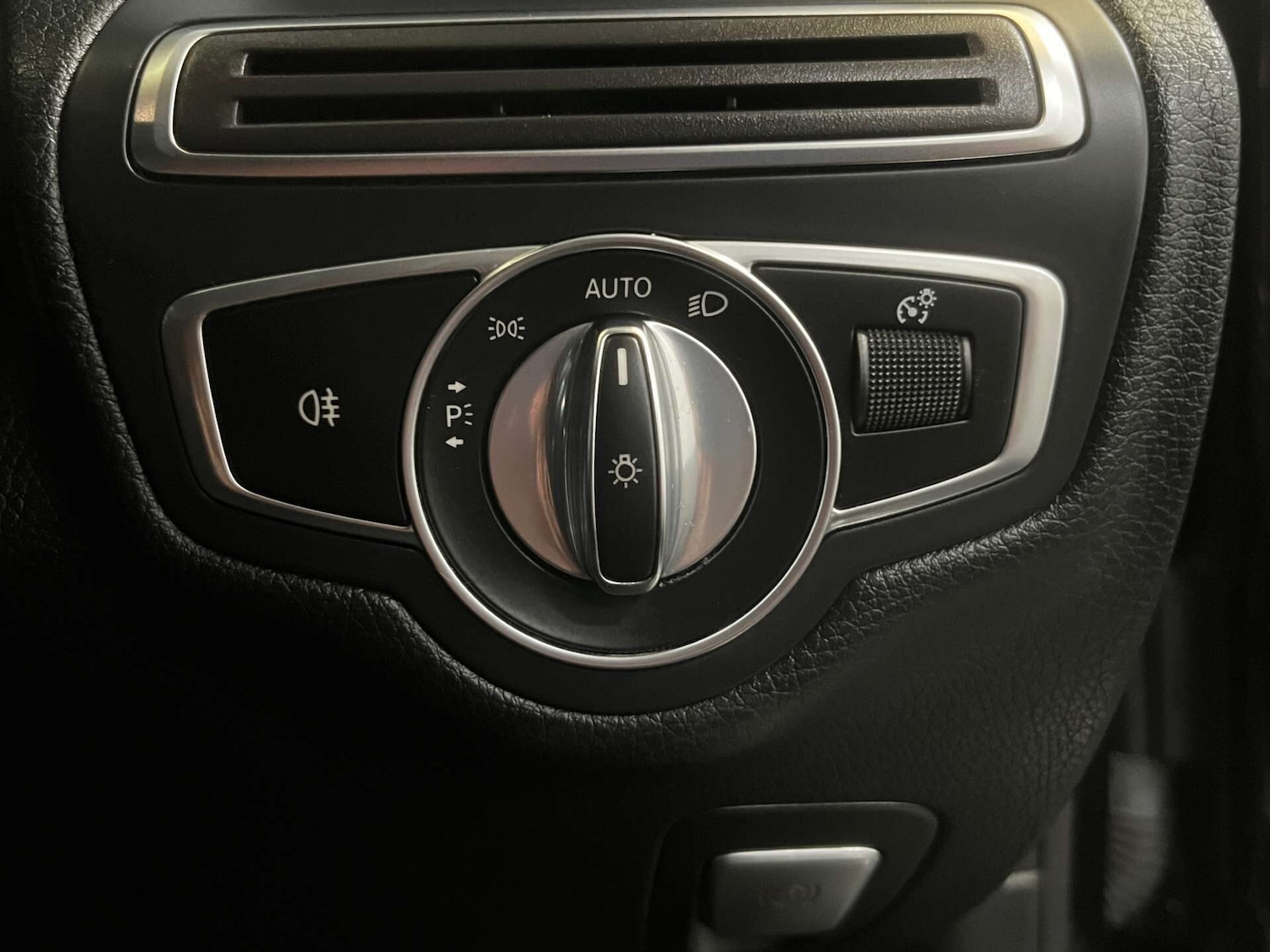 Used Mercedes-Benz C Class 2019 for sale - 75426091: Photo 20