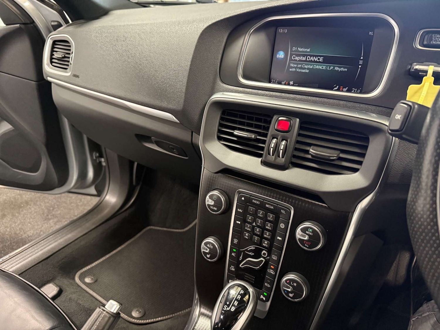 Used Volvo V40 2017 for sale - 76257160: Photo 13