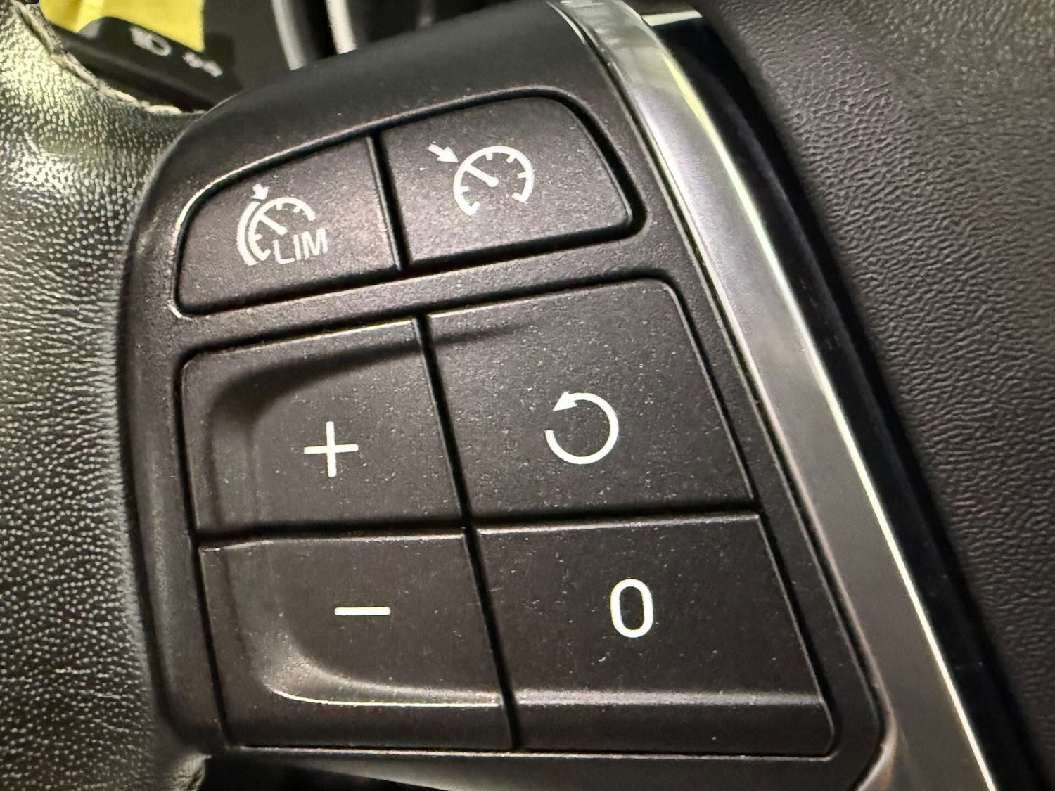 Used Volvo V40 2017 for sale - 76257160: Photo 27