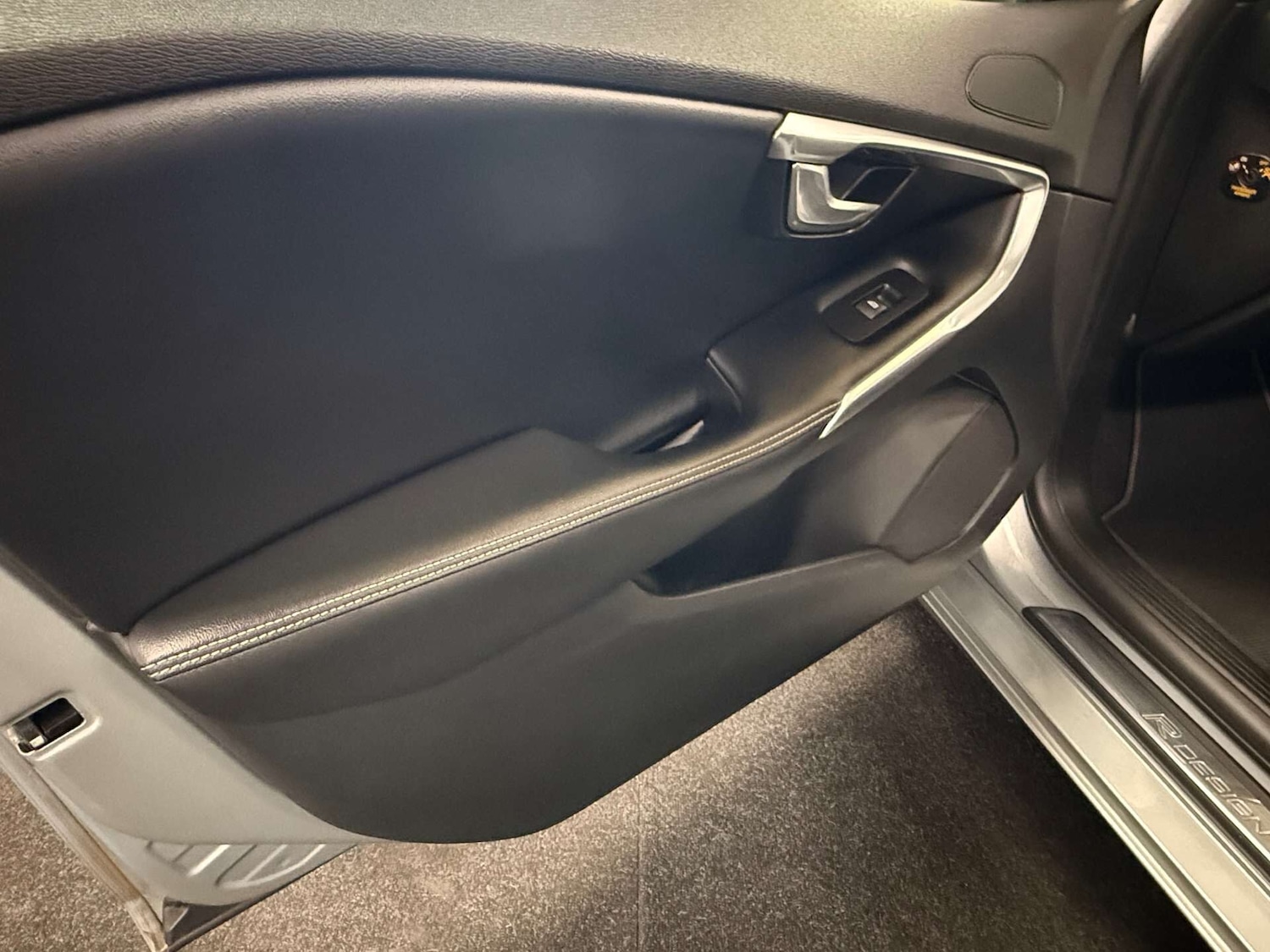 Used Volvo V40 2017 for sale - 76257160: Photo 33