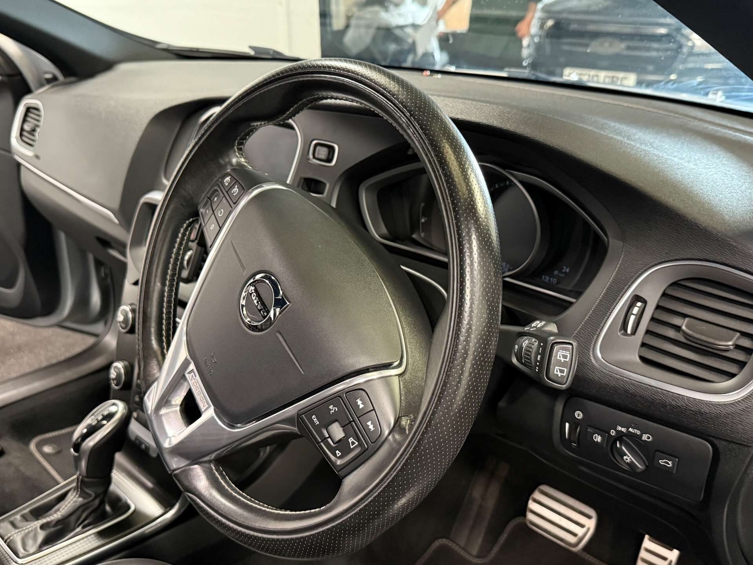 Used Volvo V40 2017 for sale - 76257160: Photo 43