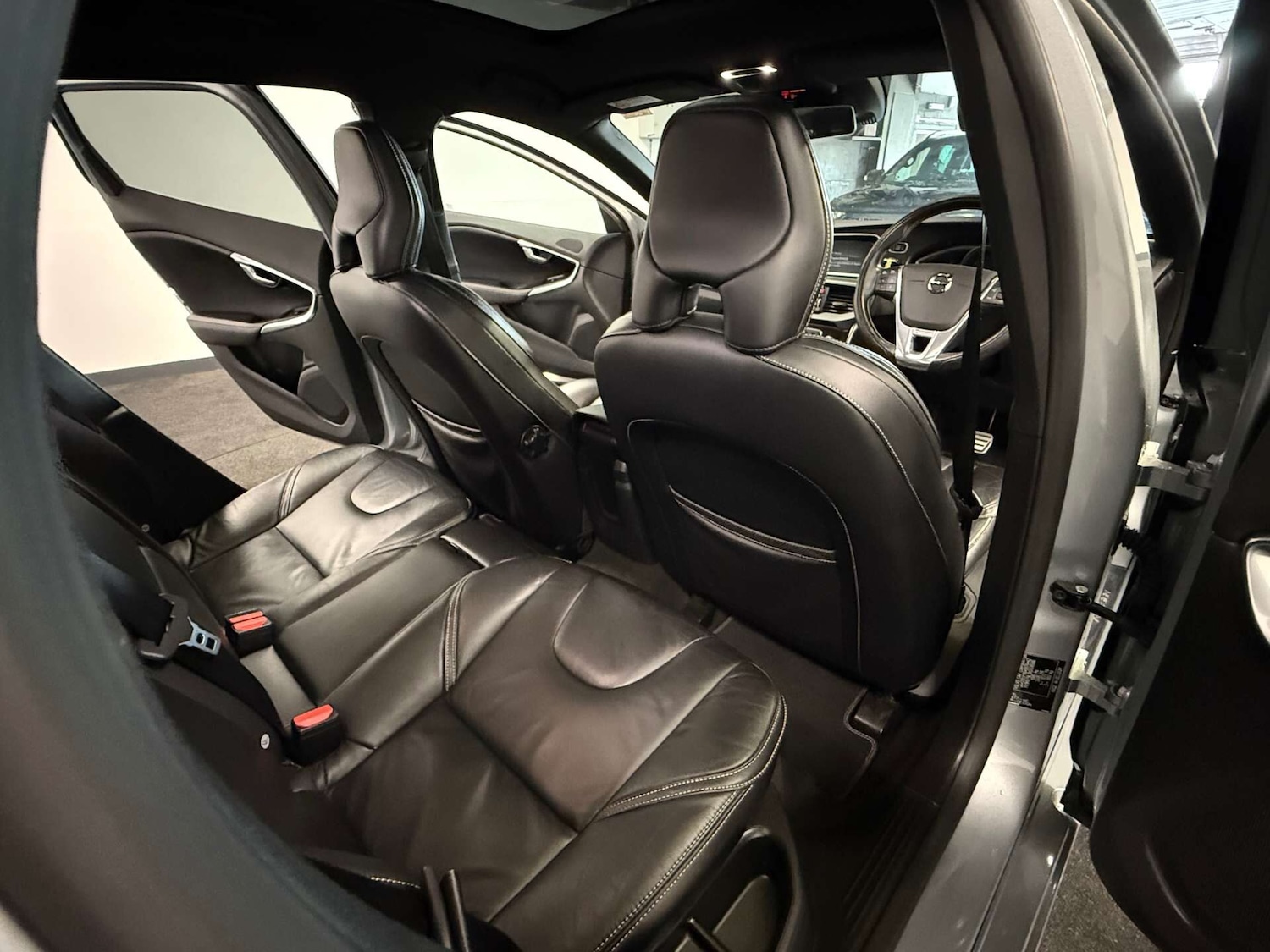 Used Volvo V40 2017 for sale - 76257160: Photo 55