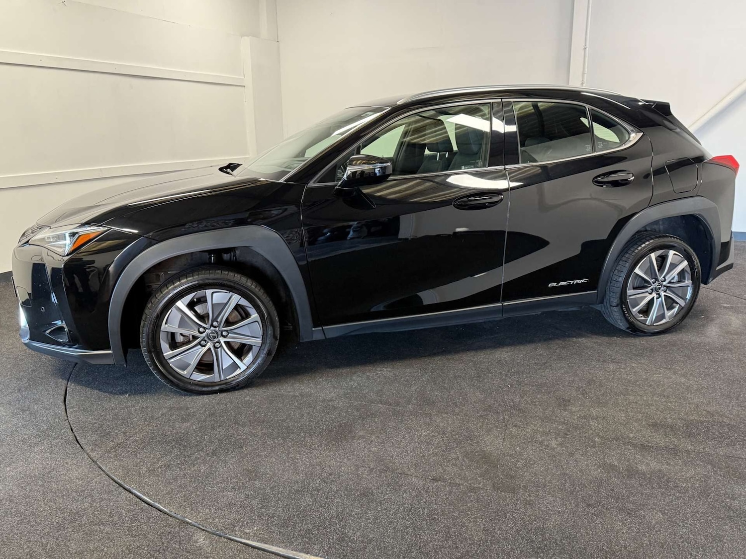 Used Lexus UX 2022 for sale - 77747860: Photo 2