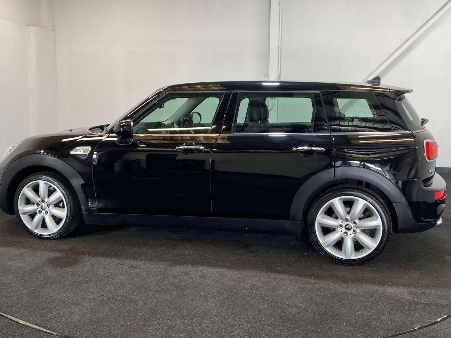 Used MINI Clubman 2017 for sale - 76859942: Photo 2