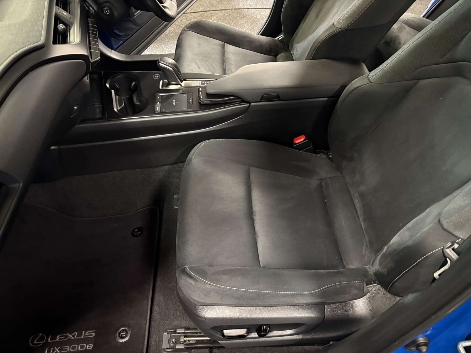Used Lexus UX 2023 for sale - 77355139: Photo 40