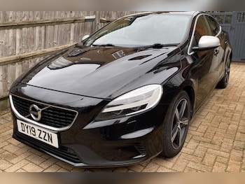 Used Volvo V40 2019 for sale - 77844836: Photo