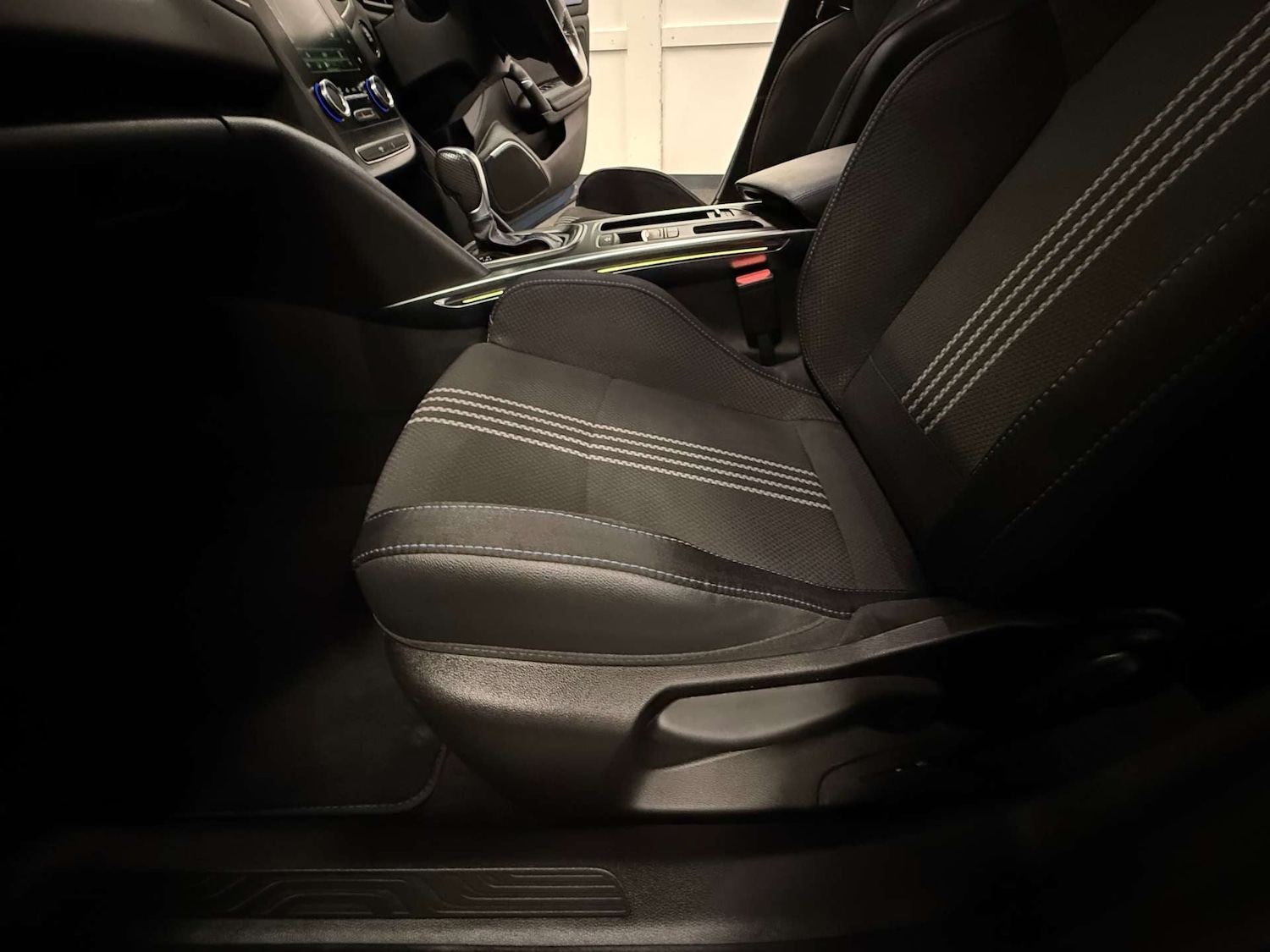 Used Renault Megane 2018 for sale - 77319391: Photo 45