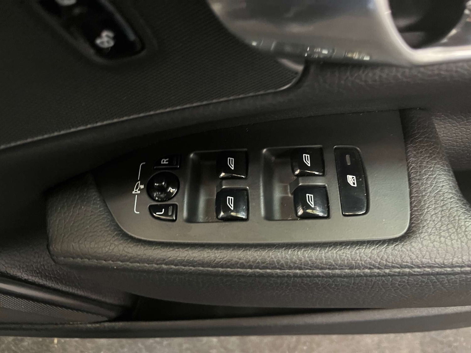 Used Volvo S90 2017 for sale - 76007439: Photo 12