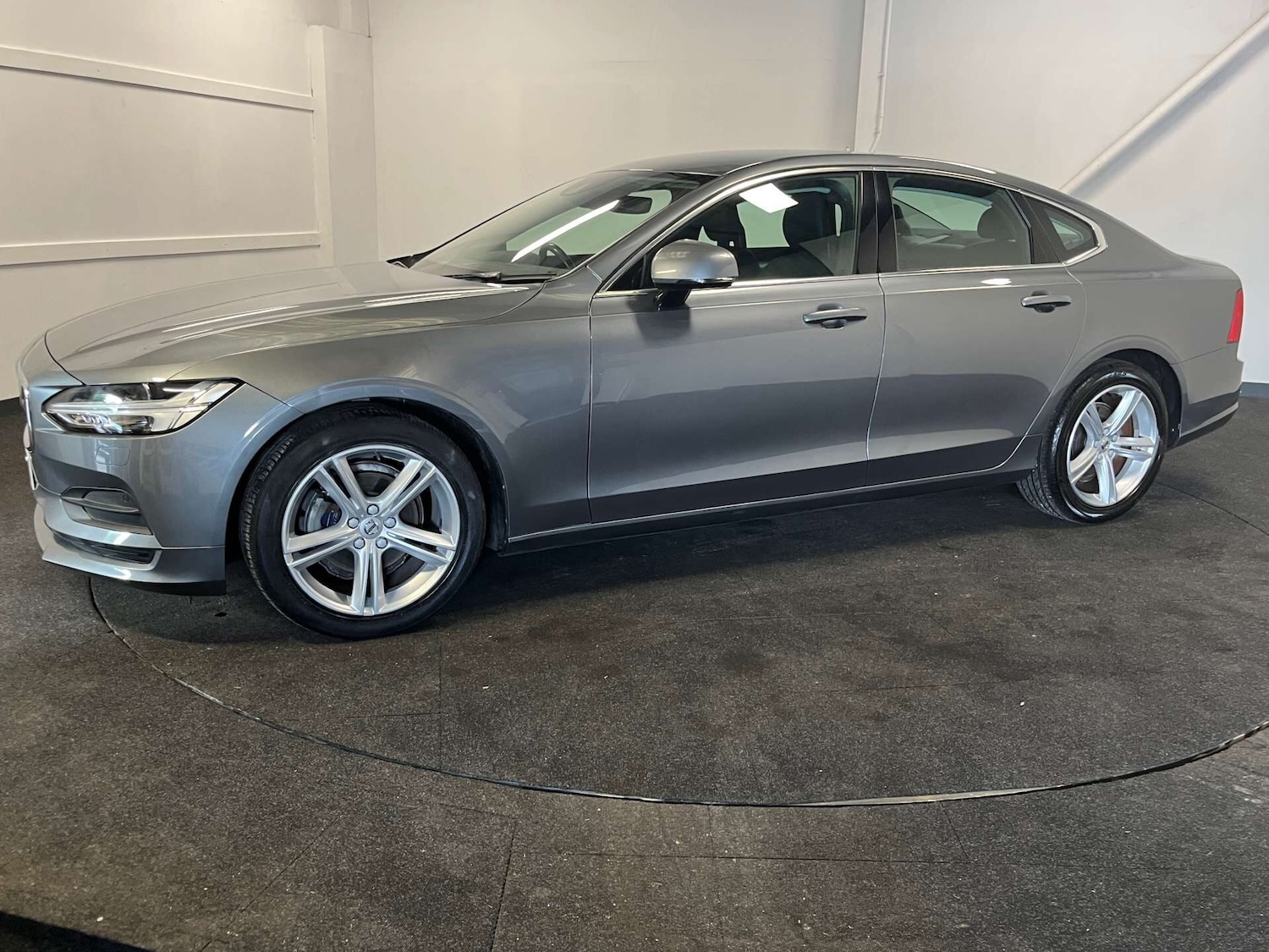 Used Volvo S90 2017 for sale - 76007439: Photo 2