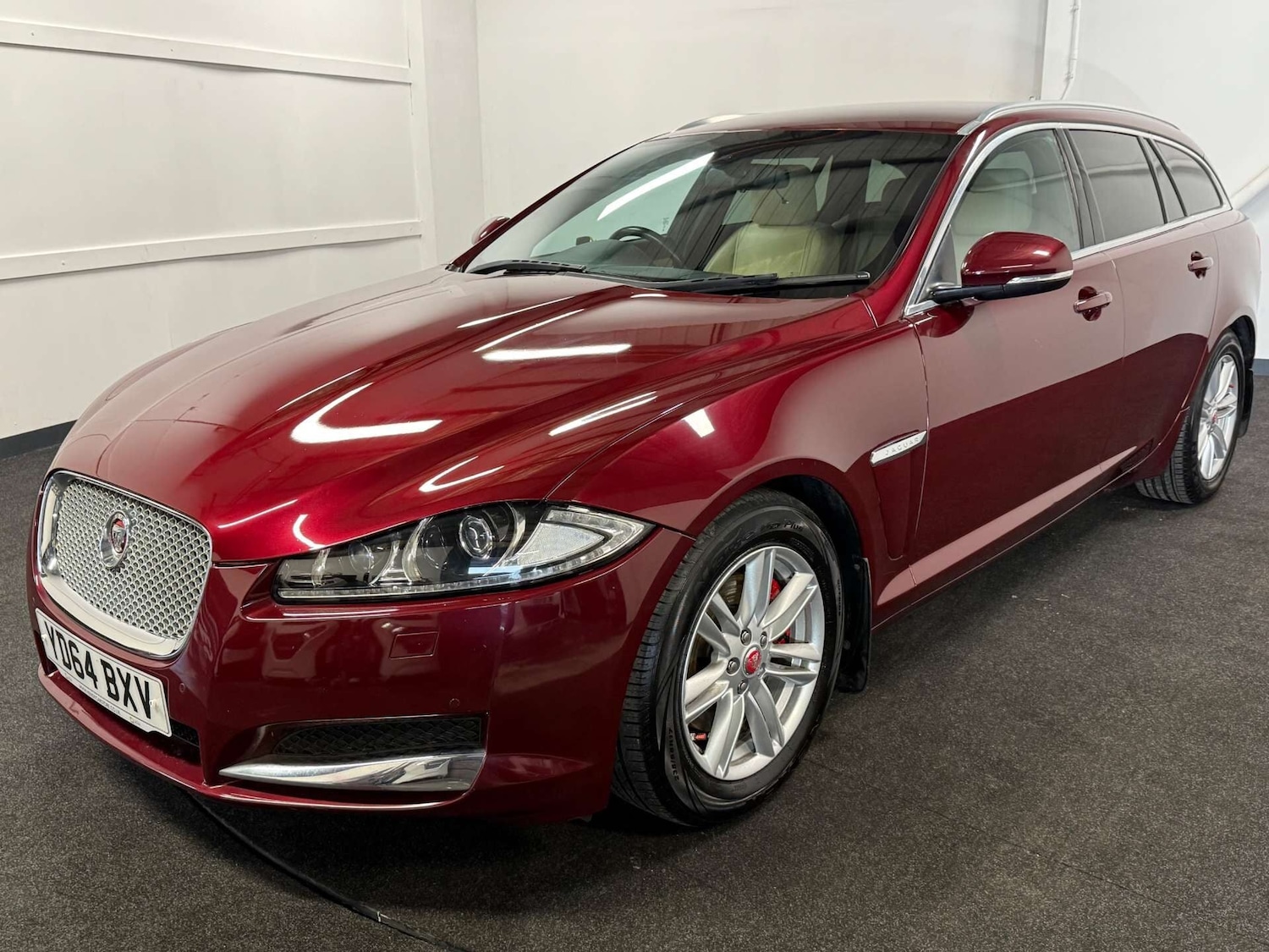 Used Jaguar XF 2014 for sale - 76783159: Photo 1