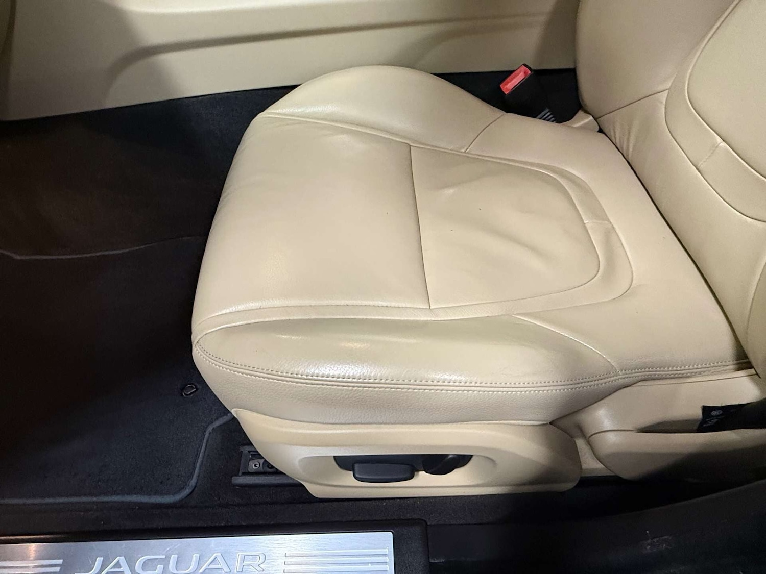 Used Jaguar XF 2014 for sale - 76783159: Photo 24