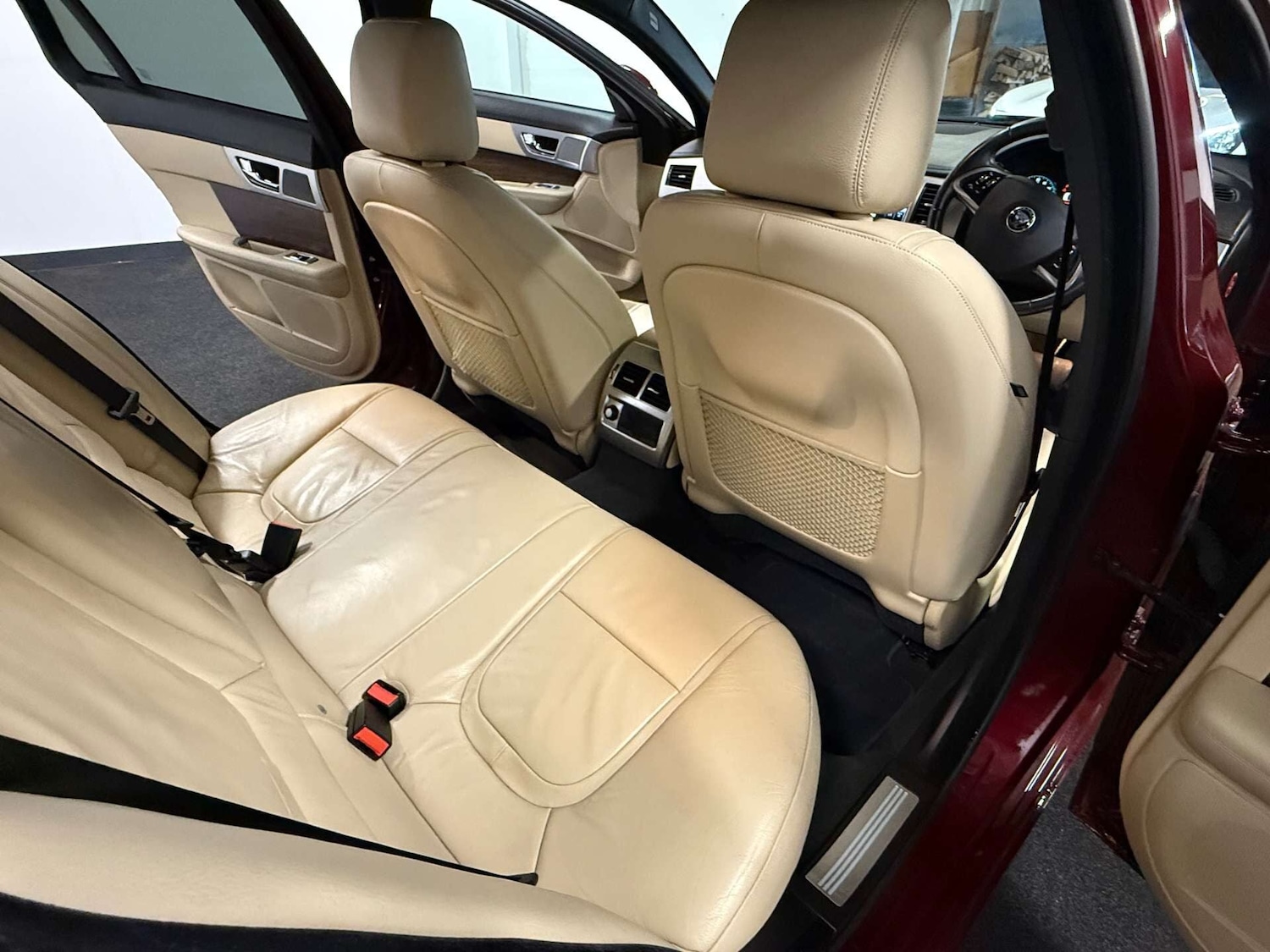 Used Jaguar XF 2014 for sale - 76783159: Photo 32