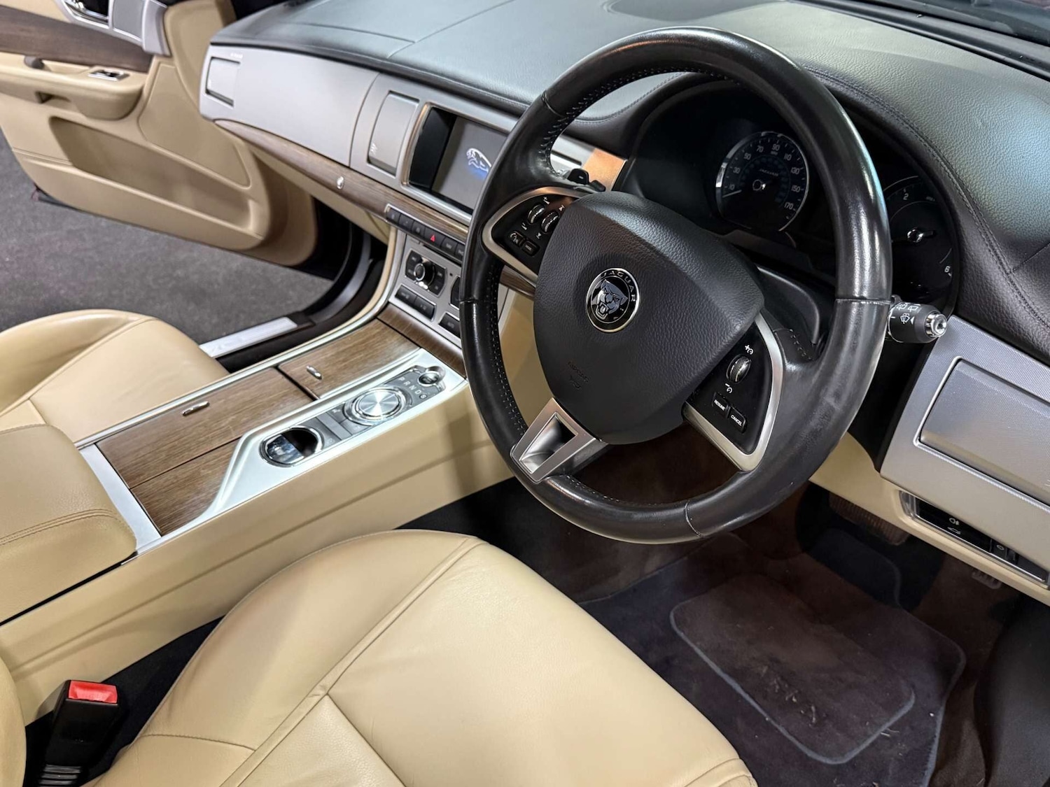 Used Jaguar XF 2014 for sale - 76783159: Photo 41