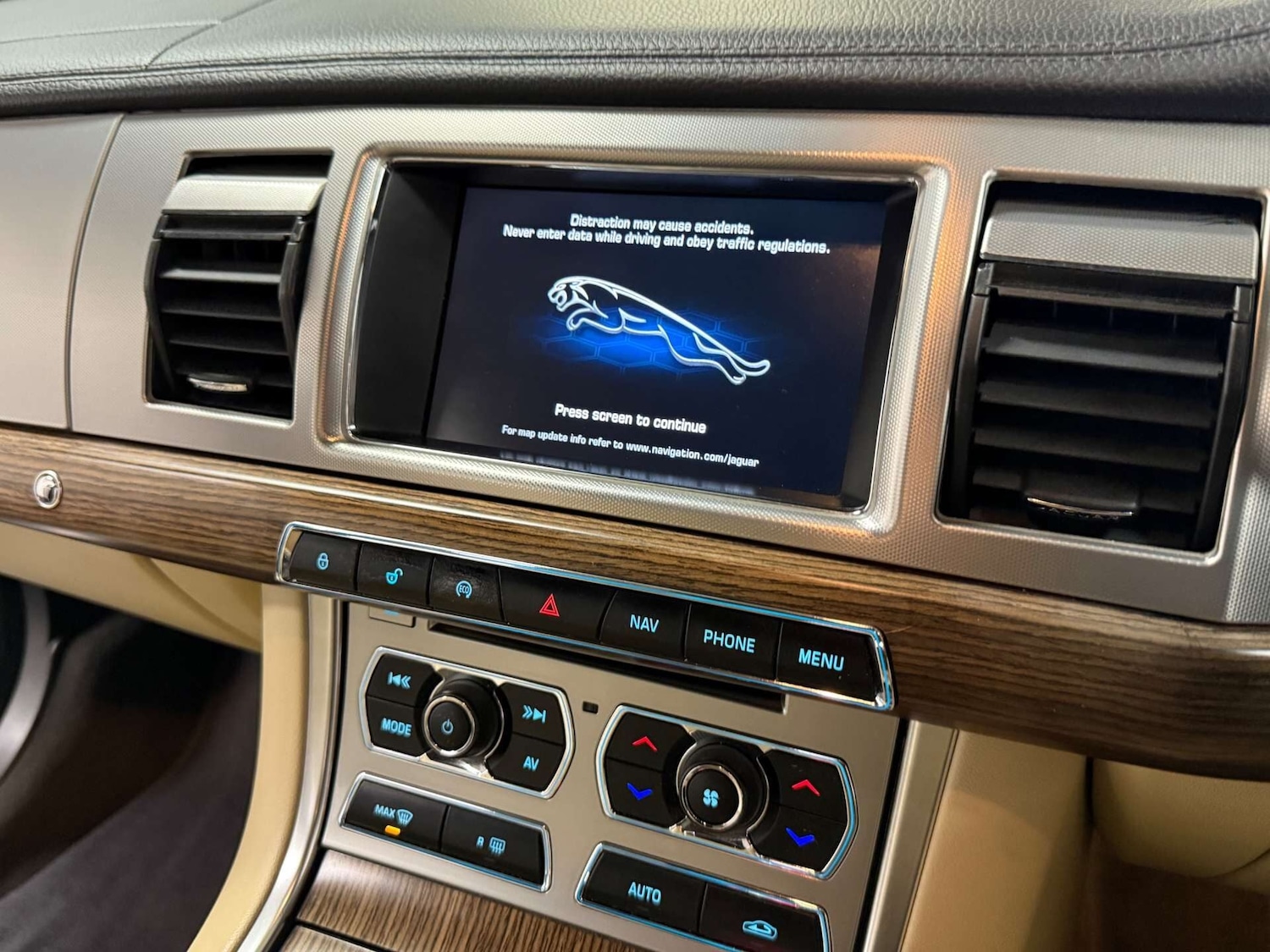 Used Jaguar XF 2014 for sale - 76783159: Photo 45