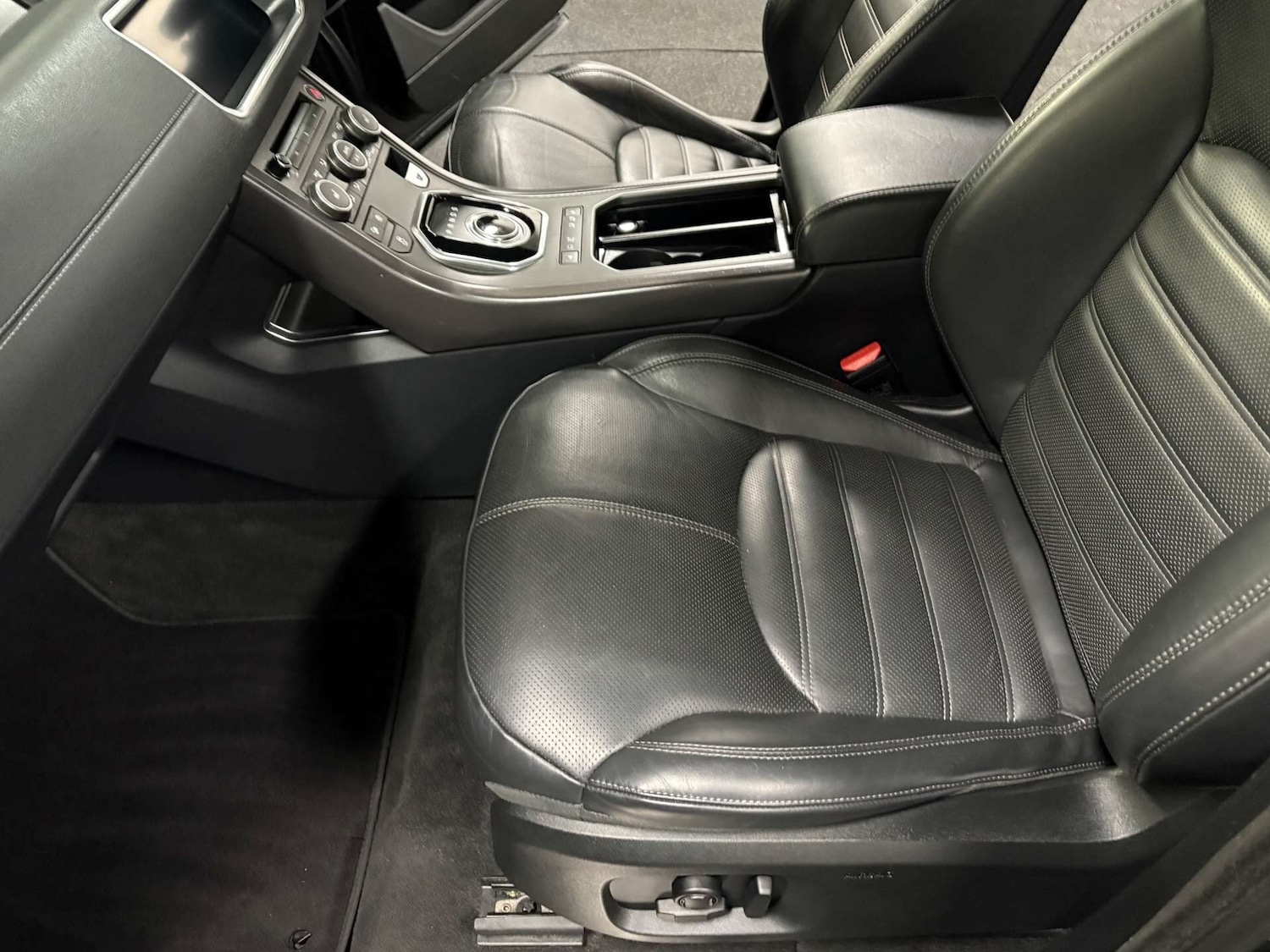 Used Land Rover Range Rover Evoque 2018 for sale - 76718905: Photo 51