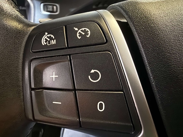 Used Volvo V40 2018 for sale - 76220548: Photo 21