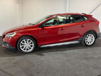 Used Volvo V40 2018 for sale - 76220548: Photo 2