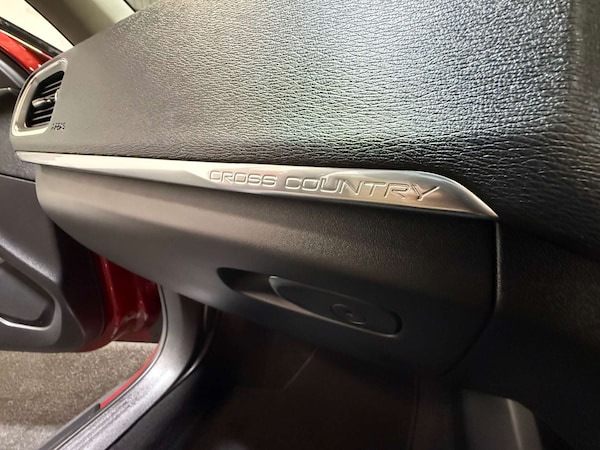 Used Volvo V40 2018 for sale - 76220548: Photo 32