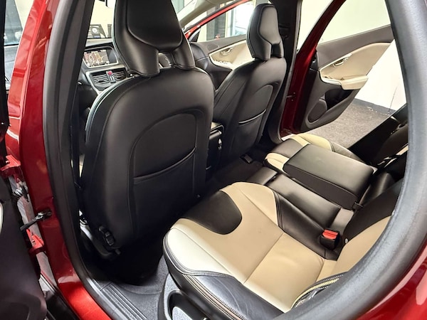Used Volvo V40 2018 for sale - 76220548: Photo 43