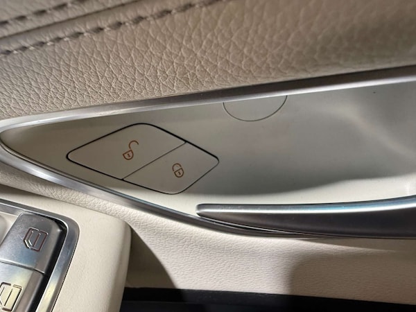 Used Mercedes-Benz C-Class 2018 for sale - 75461454: Photo 16