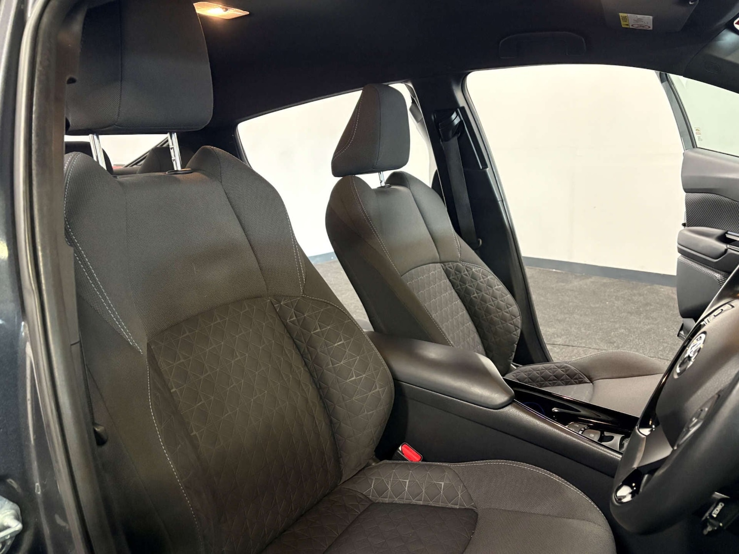 Used Toyota C-HR 2020 for sale - 77034485: Photo 14