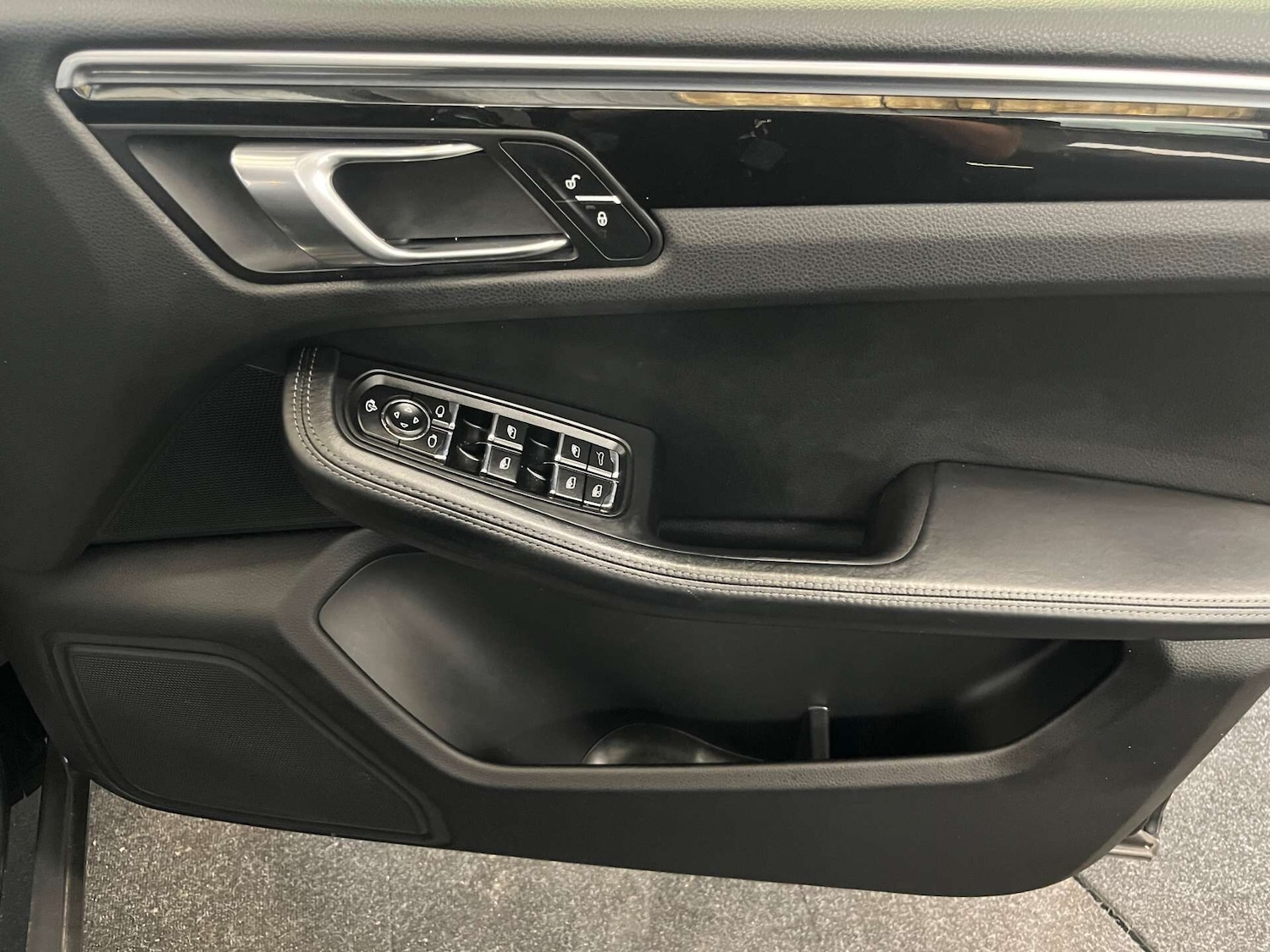 Used Porsche Macan 2017 for sale - 76064020: Photo 11