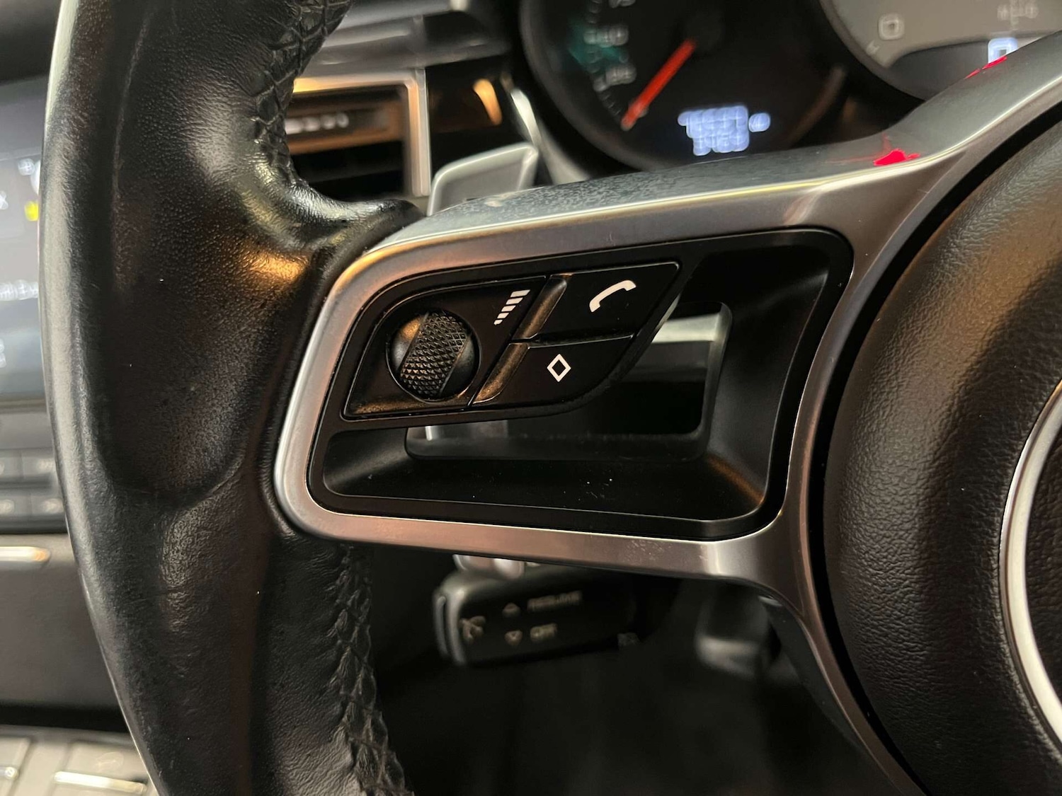 Used Porsche Macan 2017 for sale - 76064020: Photo 19