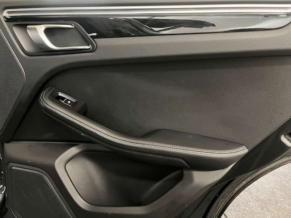 Used Porsche Macan 2017 for sale - 76064020: Photo 30