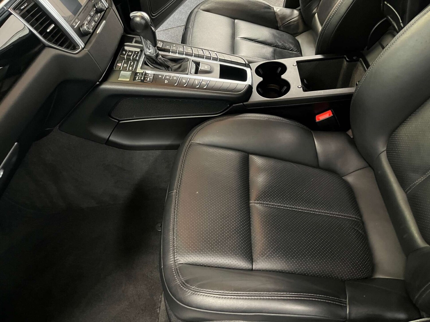 Used Porsche Macan 2017 for sale - 76064020: Photo 50