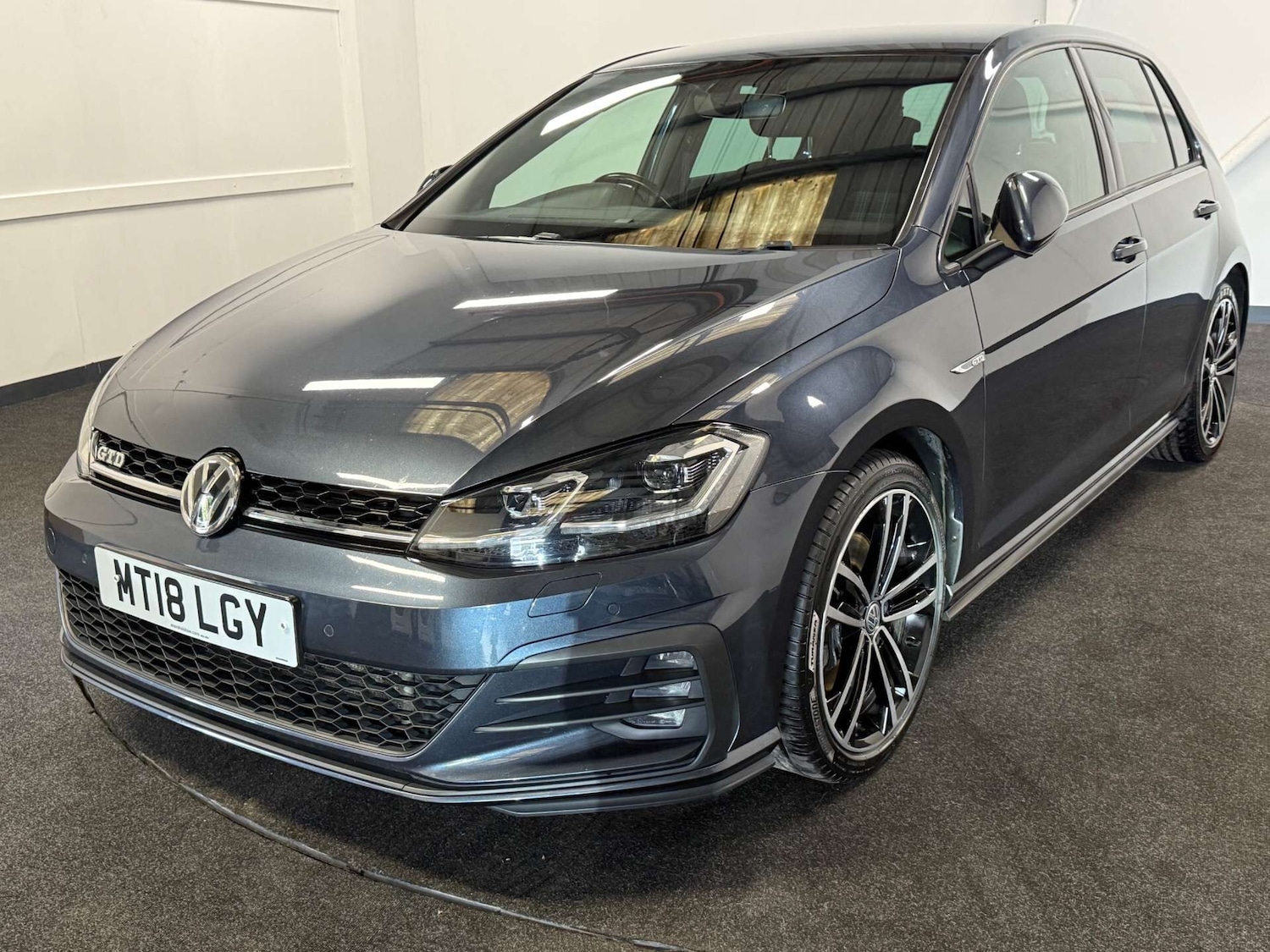 Used Volkswagen Golf 2018 for sale - 76231411: Photo 1