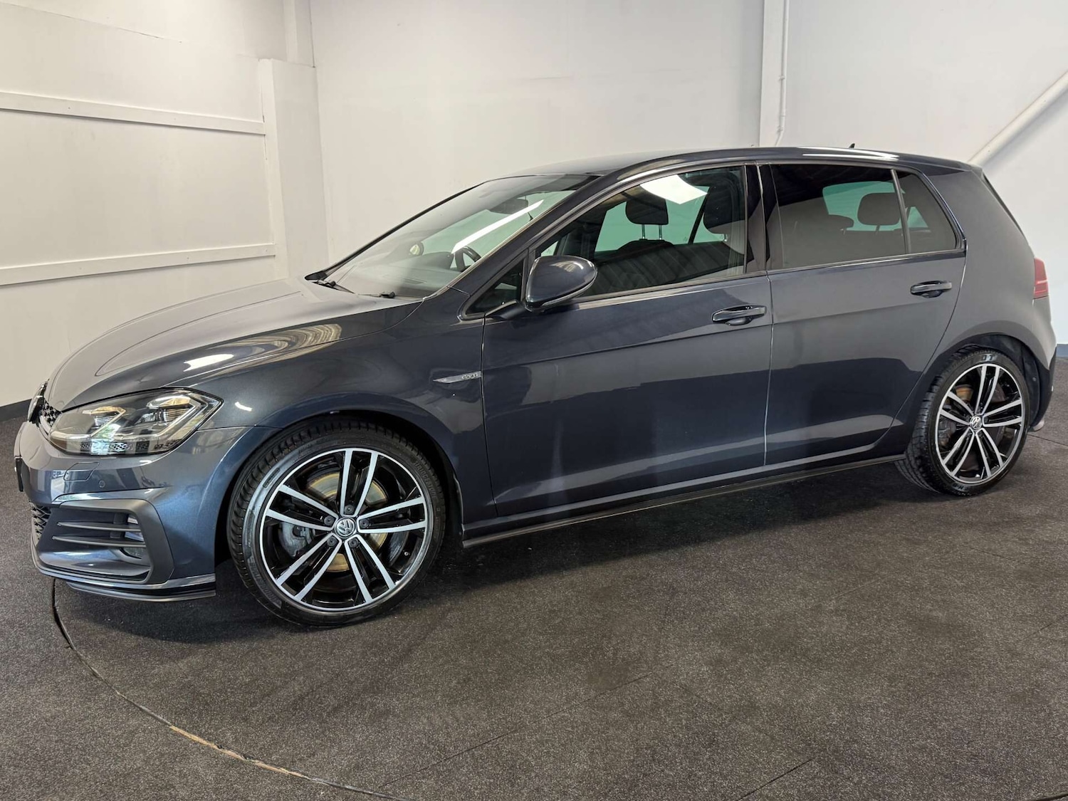 Used Volkswagen Golf 2018 for sale - 76231411: Photo 2