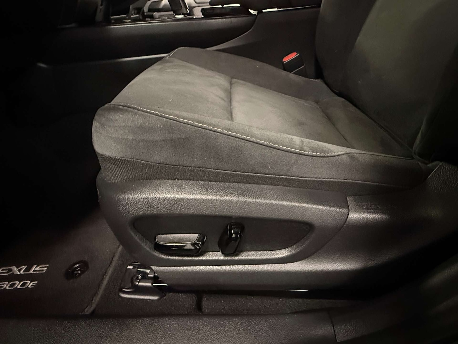 Used Lexus UX 2022 for sale - 76982670: Photo 36