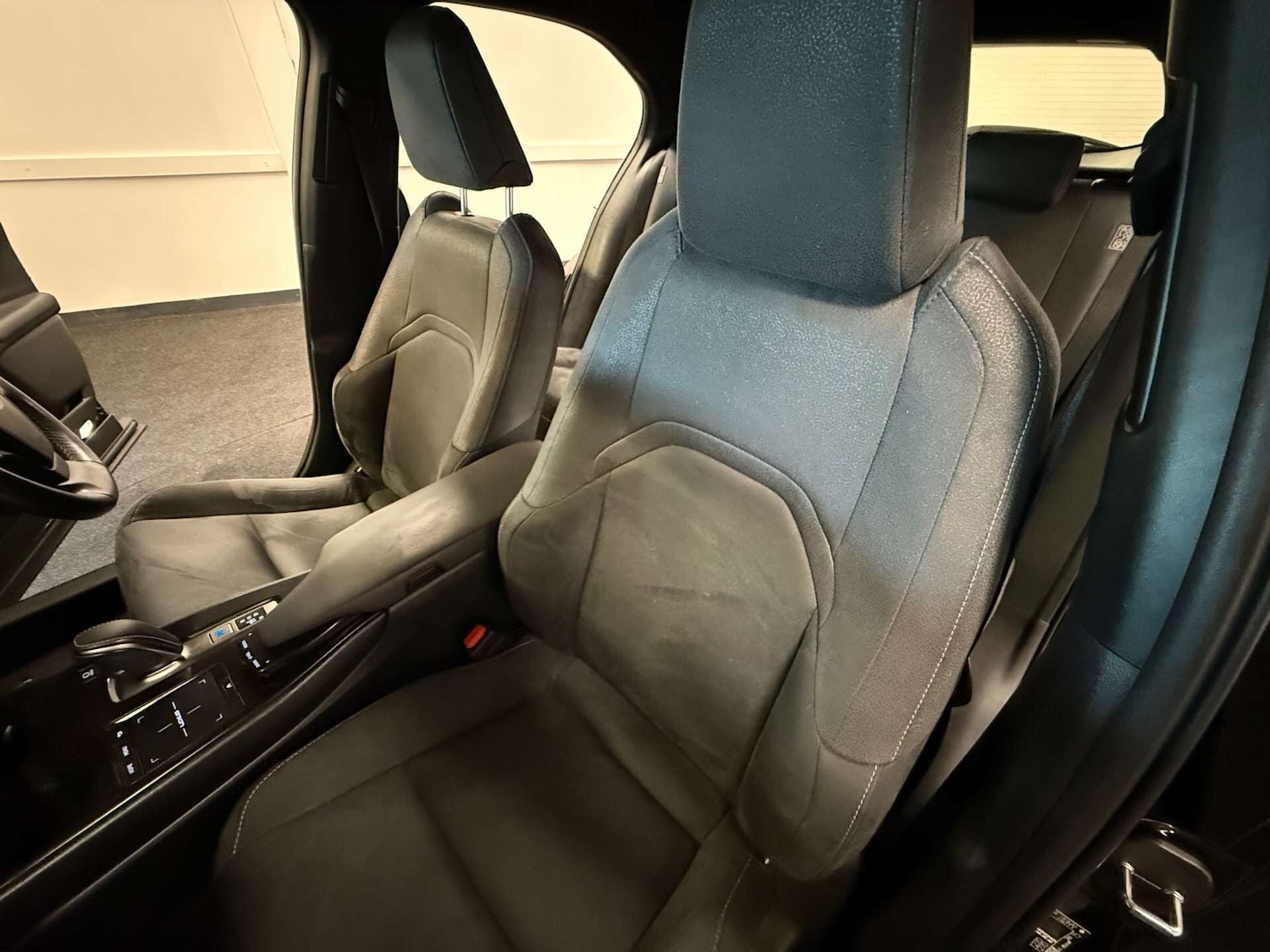 Used Lexus UX 2022 for sale - 76982670: Photo 37