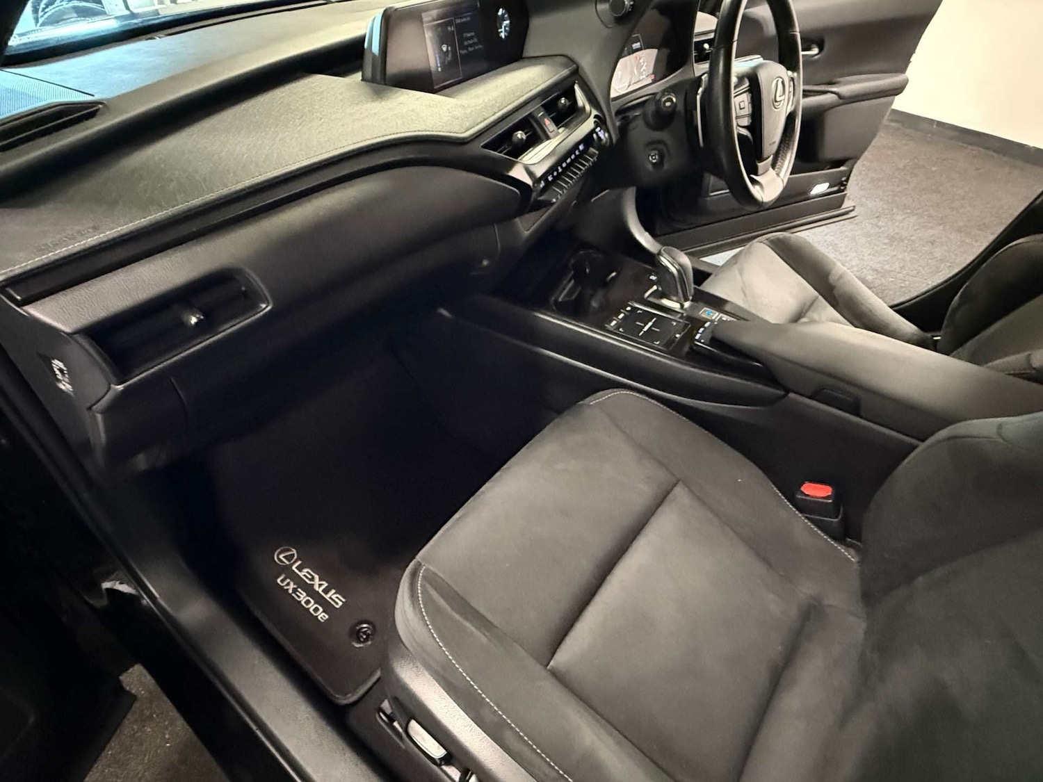 Used Lexus UX 2022 for sale - 76982670: Photo 53