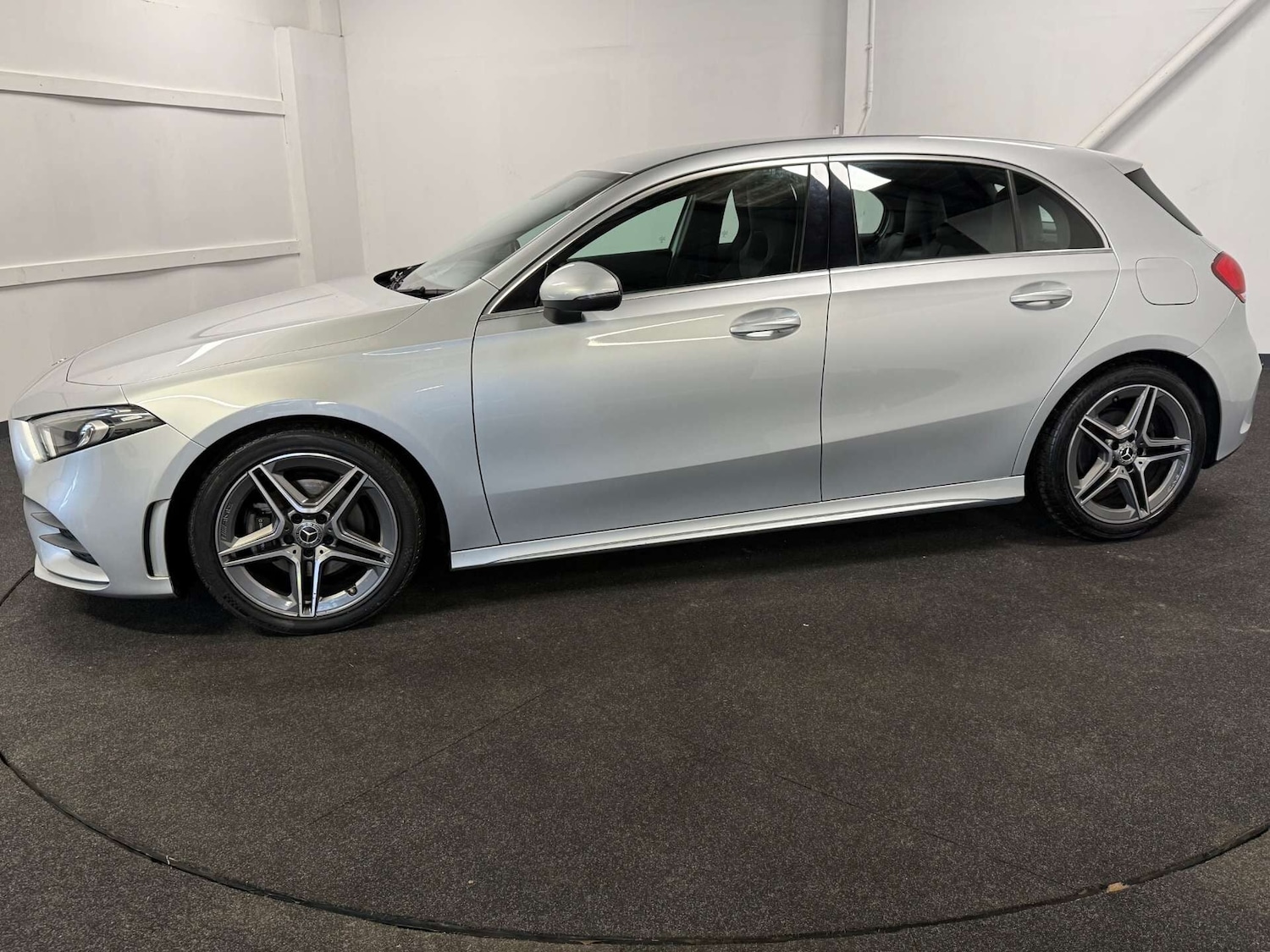 Used Mercedes-Benz A-Class 2019 for sale - 76893151: Photo 2