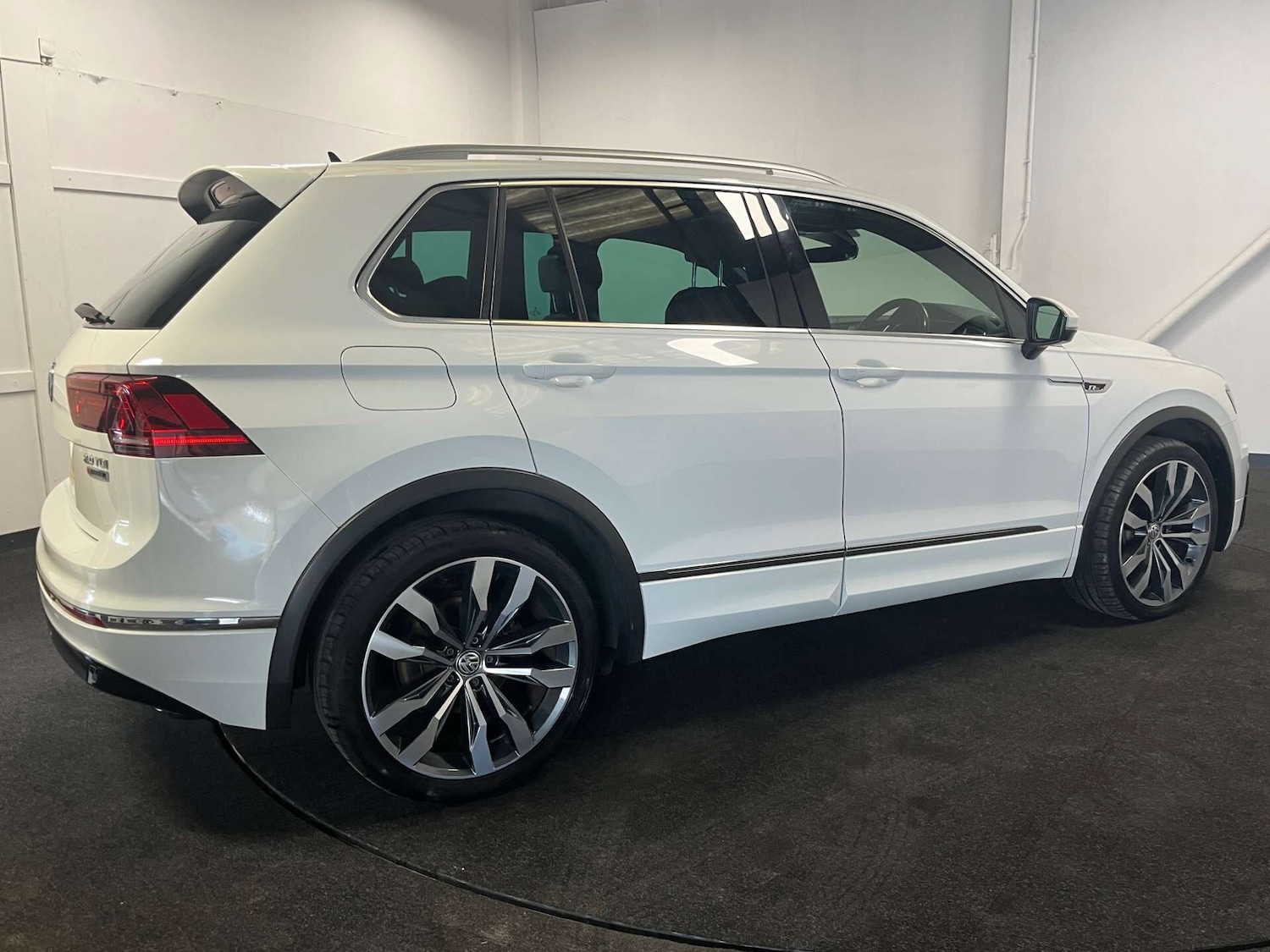 Used Volkswagen Tiguan 2017 for sale - 76264523: Photo 5