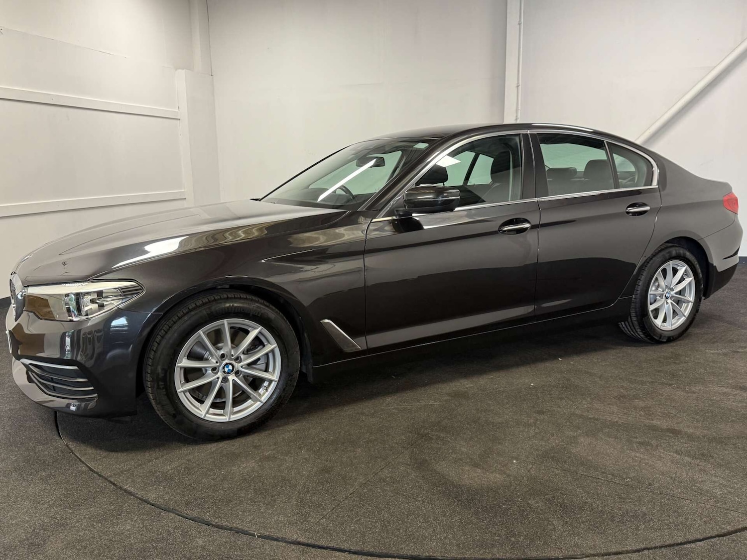 Used BMW 5 Series 2017 for sale - 76065783: Photo 2