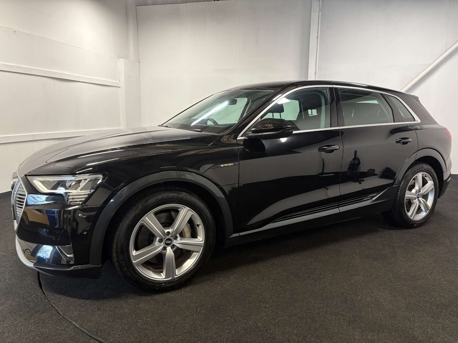 Used Audi e-tron 2021 for sale - 77997132: Photo 2