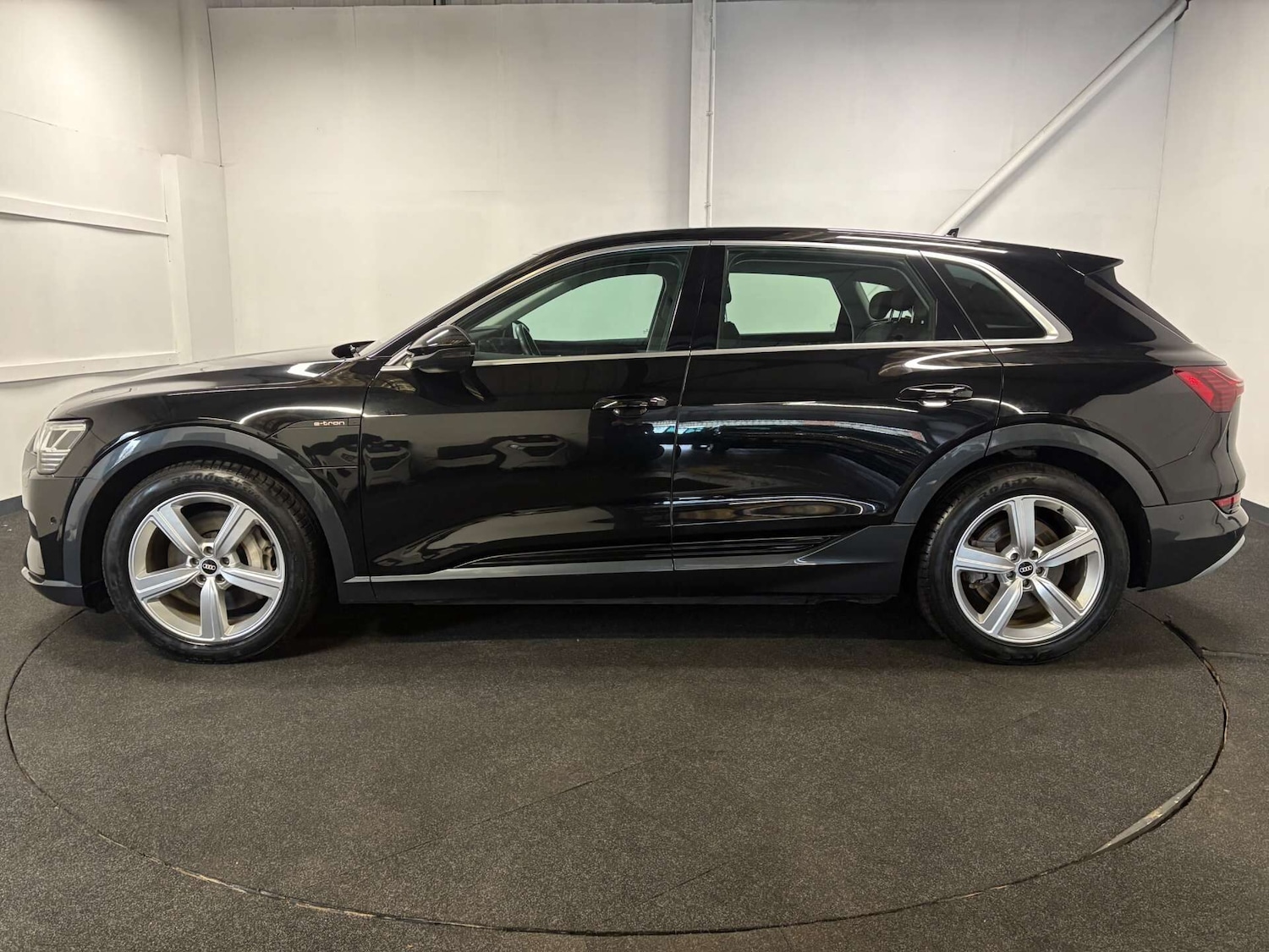 Used Audi e-tron 2021 for sale - 77997132: Photo 3
