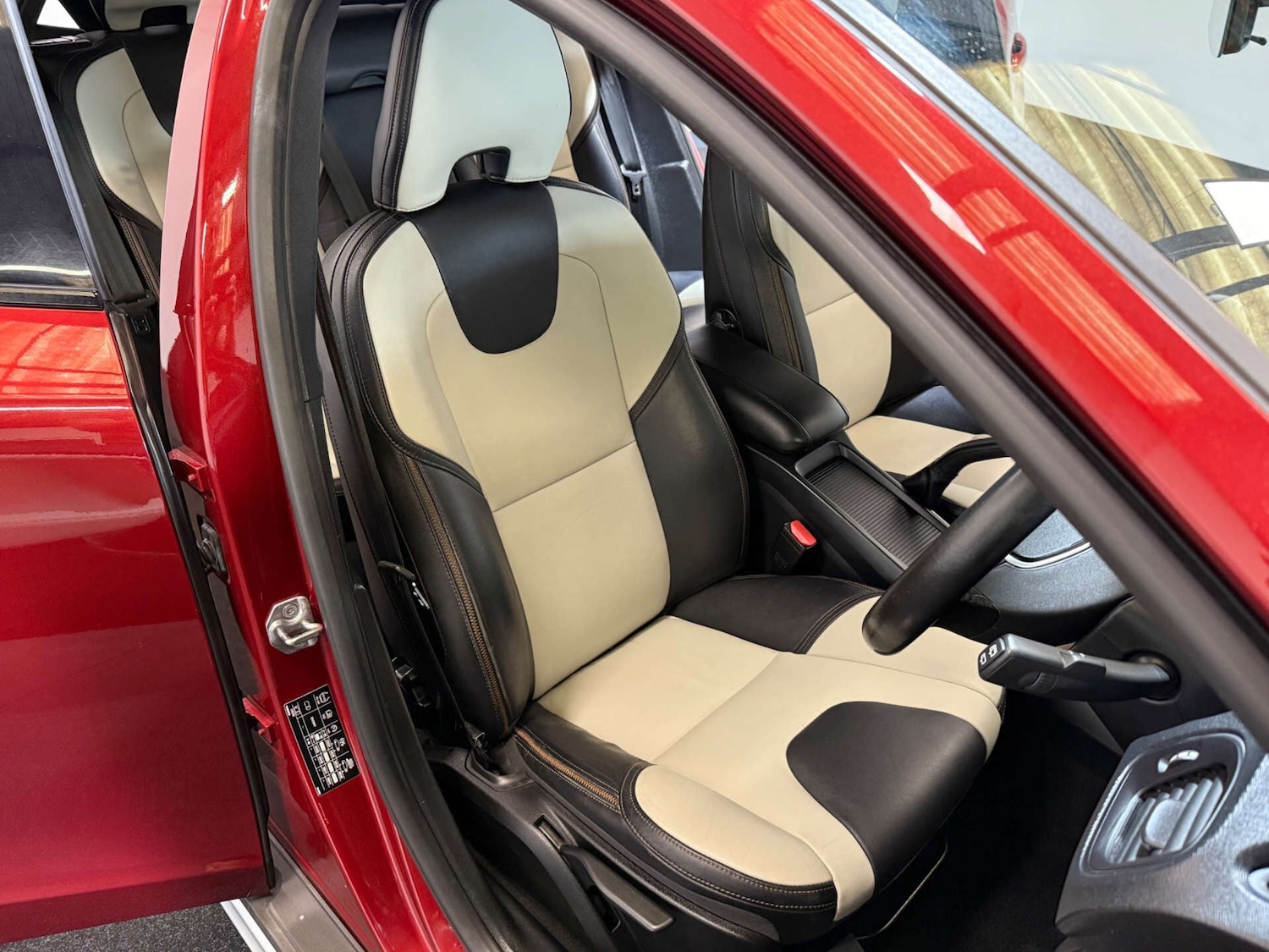 Used Volvo V40 2018 for sale - 76763304: Photo 11