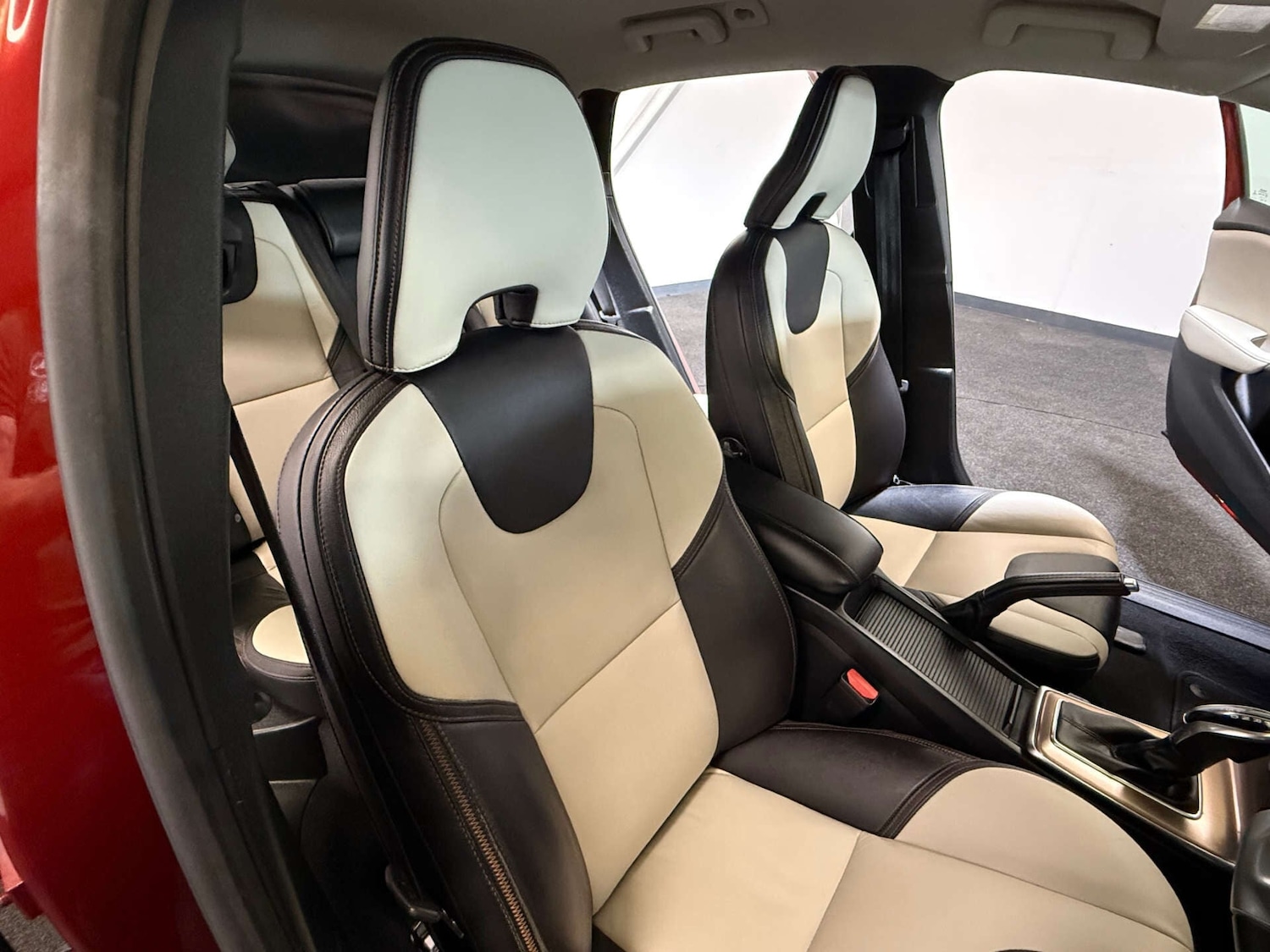 Used Volvo V40 2018 for sale - 76763304: Photo 15