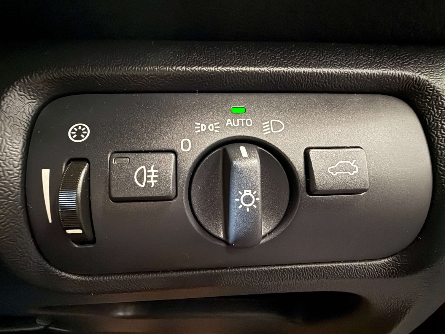 Used Volvo V40 2018 for sale - 76763304: Photo 16