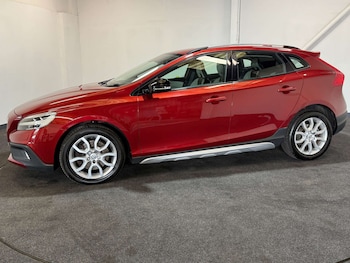 Used Volvo V40 2018 for sale - 76763304: Photo