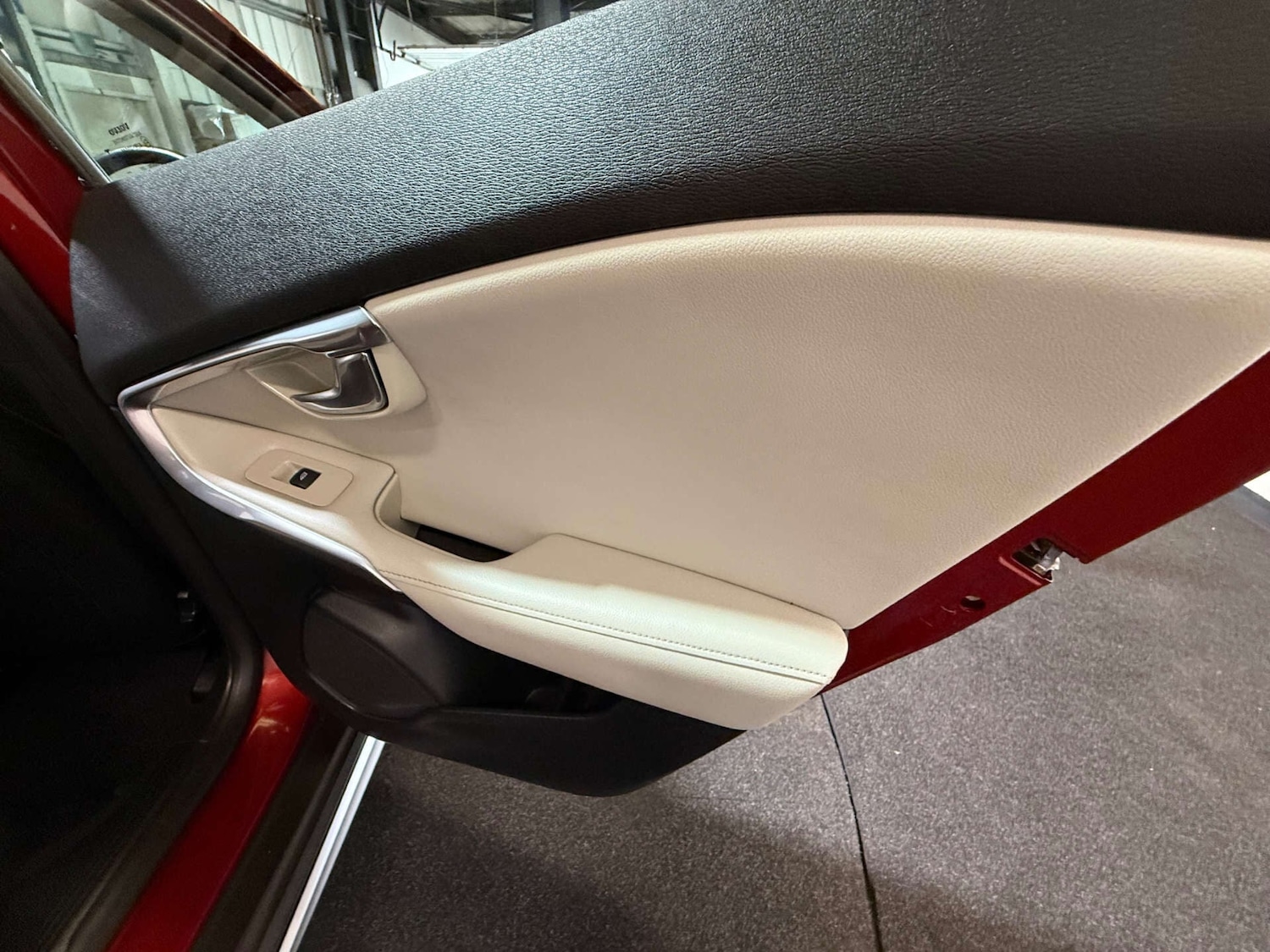 Used Volvo V40 2018 for sale - 76763304: Photo 35