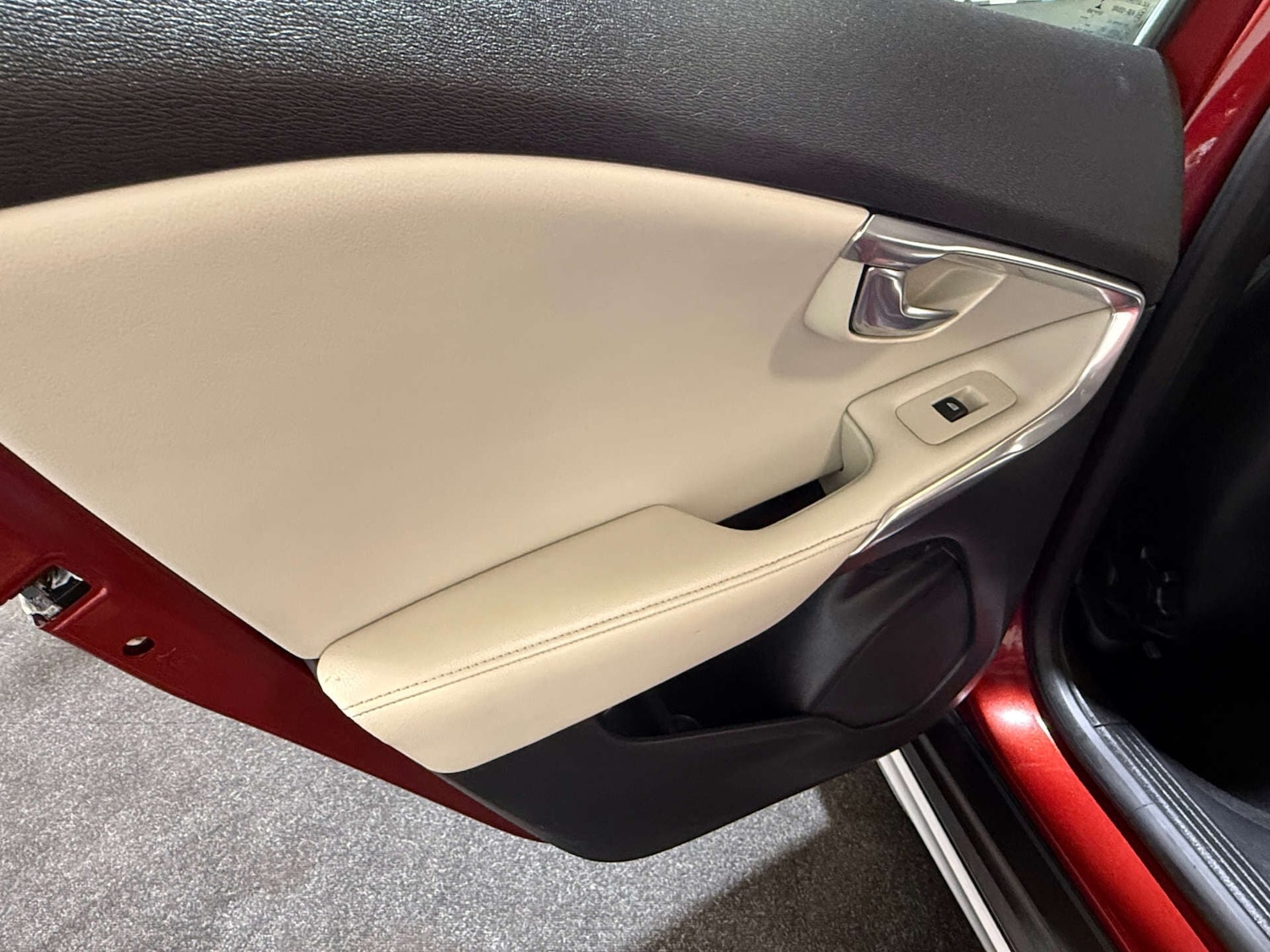 Used Volvo V40 2018 for sale - 76763304: Photo 46